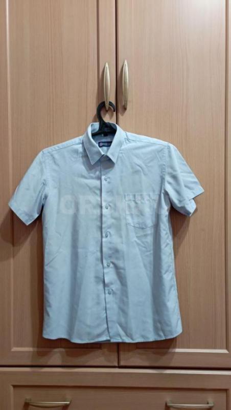 Школьные рубашки в отличном состоянии ( 1-ая- р.46, 2-ая -р.44, 3-я -р.42), 50 руб.-одна,  собачка х - Орск