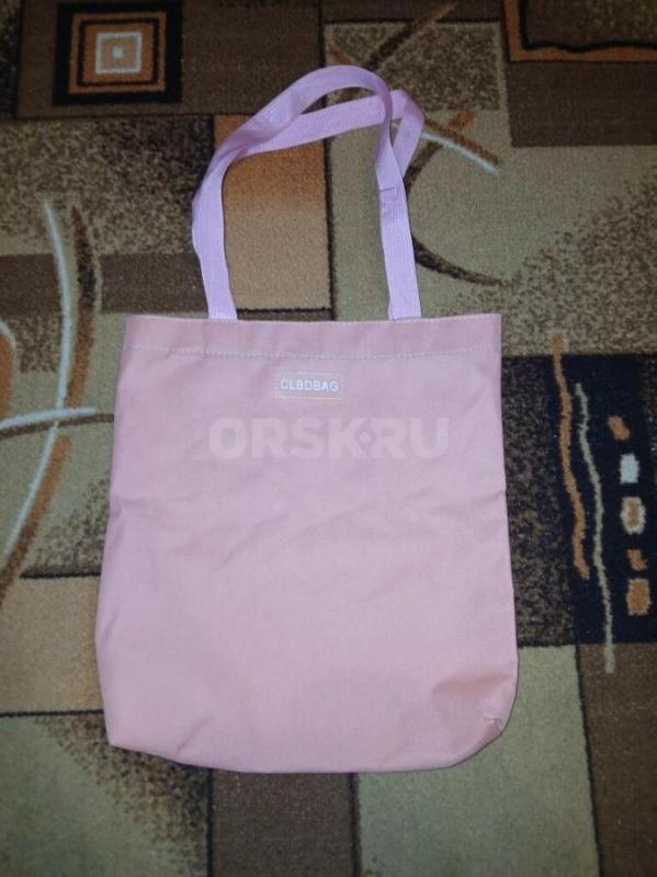 Школьные рубашки в отличном состоянии ( 1-ая- р.46, 2-ая -р.44, 3-я -р.42), 50 руб.-одна,  собачка х - Орск