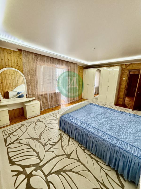 Предлагаем вашему вниманию уютный светлый 2-х этажный дом с подвалом на участке 13 соток, расположен - Орск