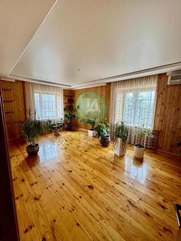 Предлагаем вашему вниманию уютный светлый 2-х этажный дом с подвалом на участке 13 соток, расположен - Орск