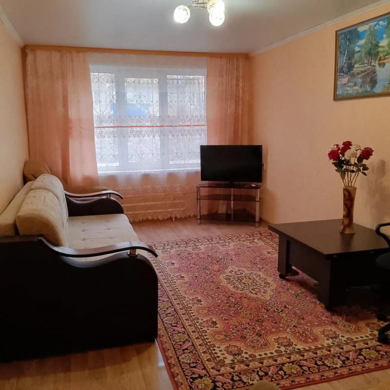 Продается 2-комнатная квартира на первом этаже пятиэтажного дома 
Удобная планировка – комнаты 
разд - Новотроицк