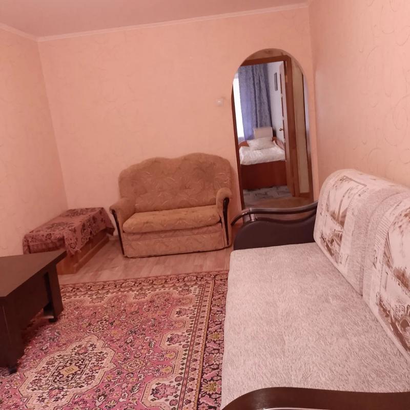 Продается 2-комнатная квартира на первом этаже пятиэтажного дома 
Удобная планировка – комнаты 
разд - Новотроицк