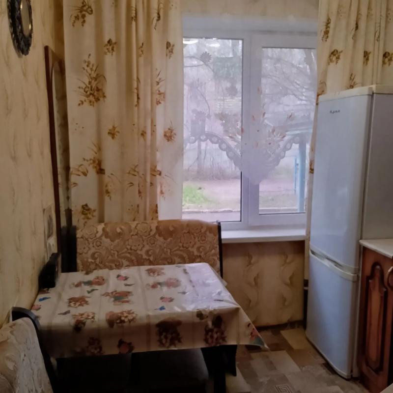 Продается 2-комнатная квартира на первом этаже пятиэтажного дома 
Удобная планировка – комнаты 
разд - Новотроицк