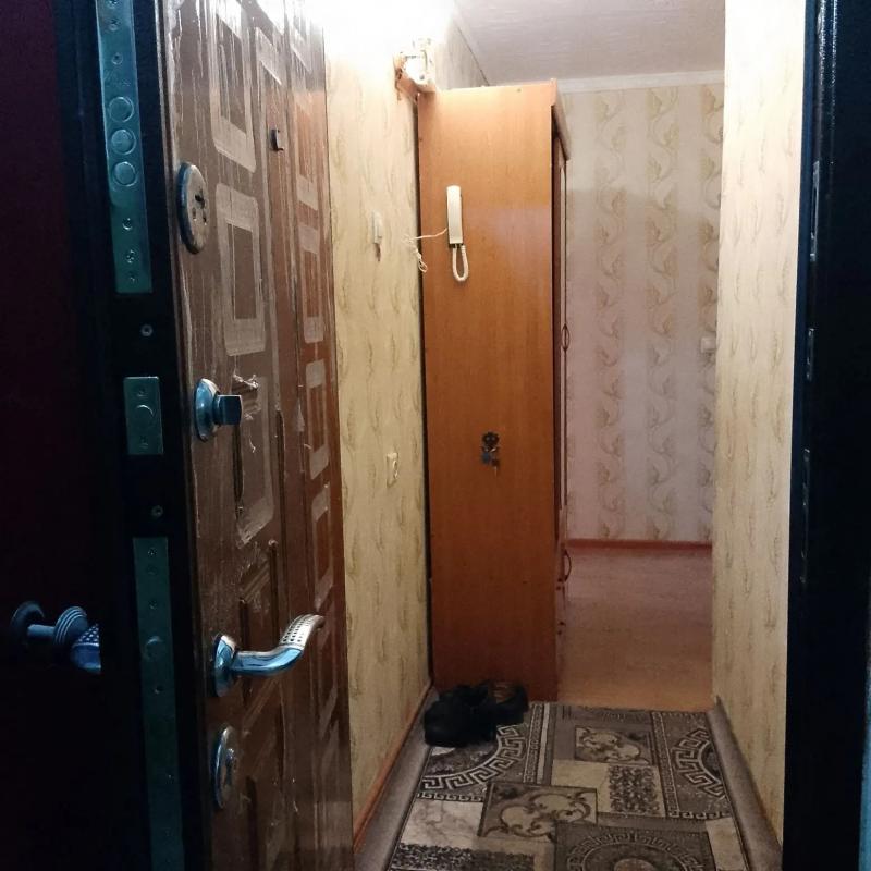 Продается 2-комнатная квартира на первом этаже пятиэтажного дома 
Удобная планировка – комнаты 
разд - Новотроицк