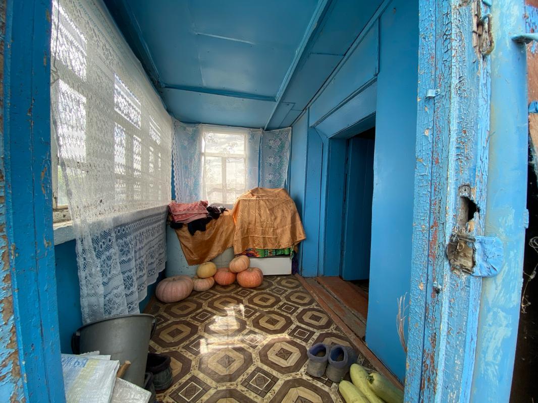 продается земельный участок с домом и другими постройками в село Банное, между г. - Орск