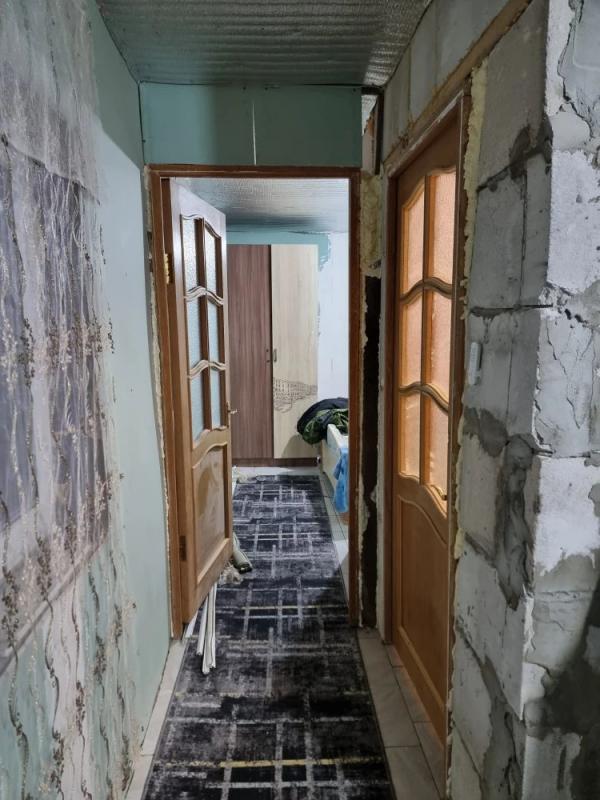 В доме есть вода газ новый котел настенный и горячая вода переливной септик во всём доме тёплый пол - Новотроицк