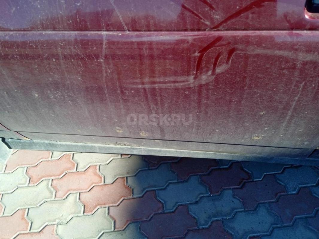 Продам двенашку 2004 года дно пороги целые рыжики есть но не ржавая один нюанс машина на вечной реги - Орск