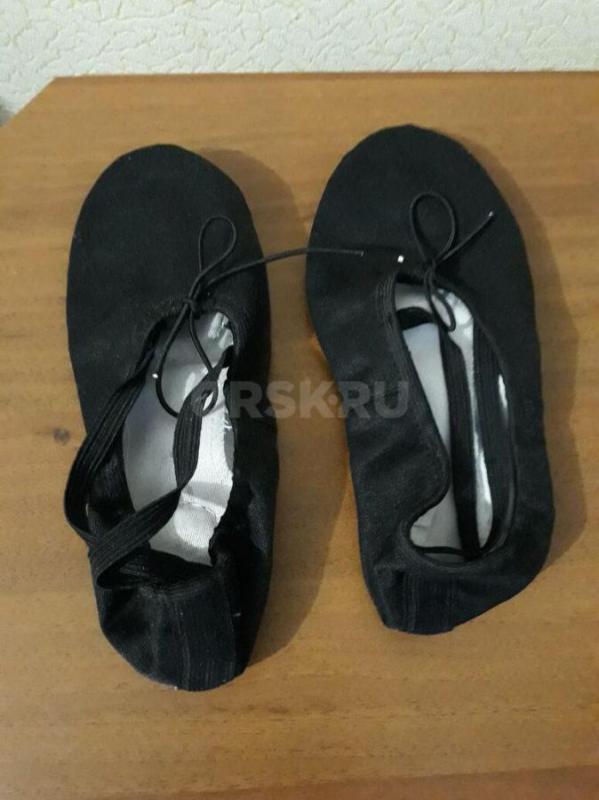 Платья р.135-140, одеты по 1 разу на мероприятия, по 500 руб.+ шорты р.140 в подарок ( вещи в отличн - Орск