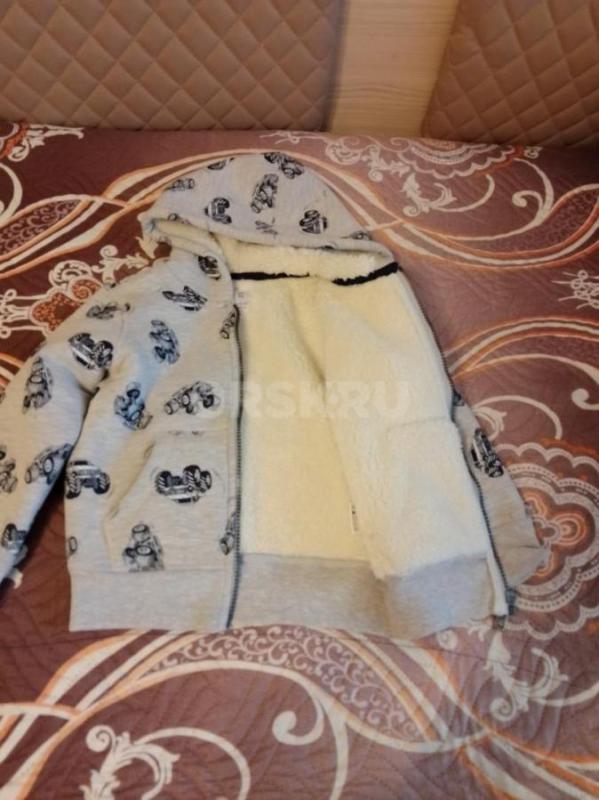 Продам вещи на мальчика: утепленный жилет отличного качества внутри хлопок размер 116-122 одевали не - Орск