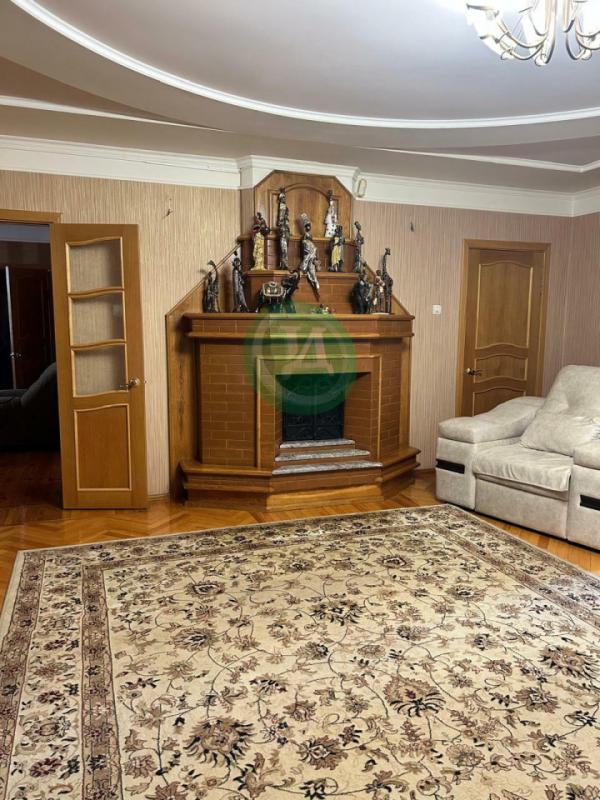 Предлагаем вашему вниманию уютный светлый 2-х этажный дом с подвалом на участке 13 соток, расположен - Орск