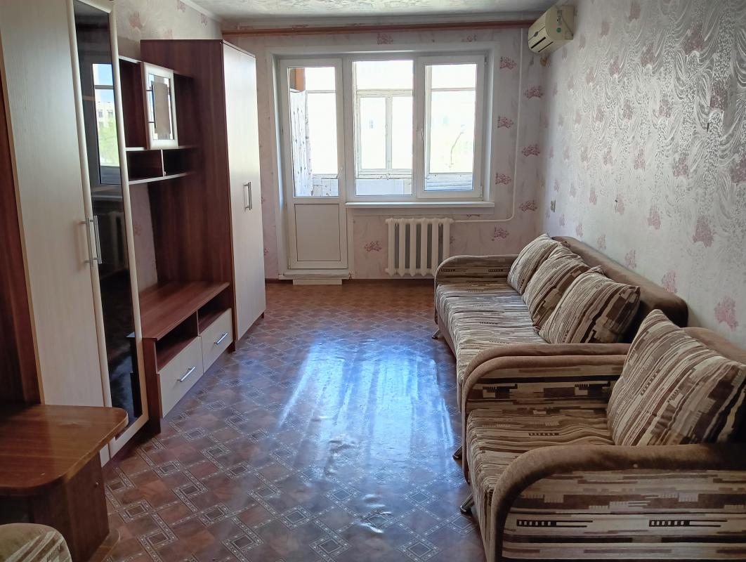 Квартира в хорошем состоянии с мебелью, близко от ост."Новотроицк", рядом магазины, во дво - Новотроицк