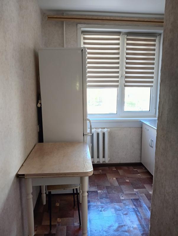 Квартира в хорошем состоянии с мебелью, близко от ост."Новотроицк", рядом магазины, во дво - Новотроицк