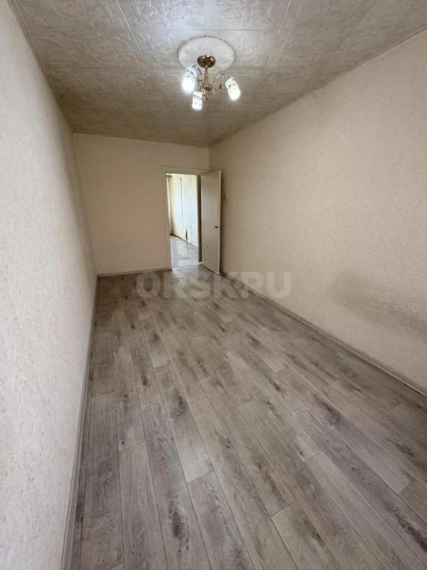 Продаётся квартира с отличной локацией под ремонт! - Орск