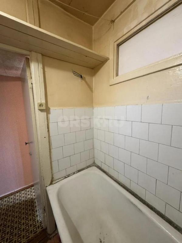 Продаётся квартира с отличной локацией под ремонт! - Орск