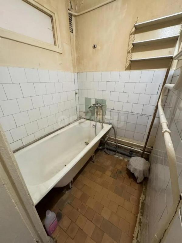 Продаётся квартира с отличной локацией под ремонт! - Орск