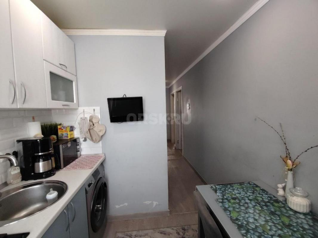 Продаётся уютная трёхкомнатная квартира площадью 61.3 квадратных метра, расположенная на первом этаж - Орск