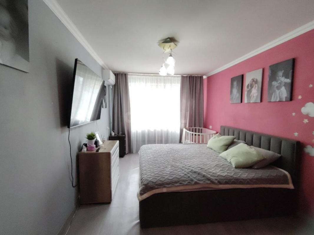 Продаётся уютная трёхкомнатная квартира площадью 61.3 квадратных метра, расположенная на первом этаж - Орск