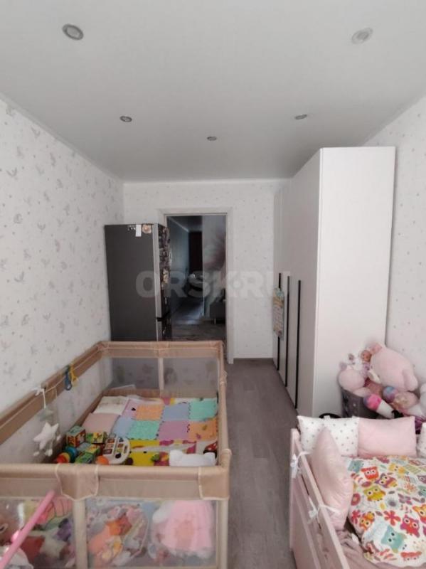 Продаётся уютная трёхкомнатная квартира площадью 61.3 квадратных метра, расположенная на первом этаж - Орск