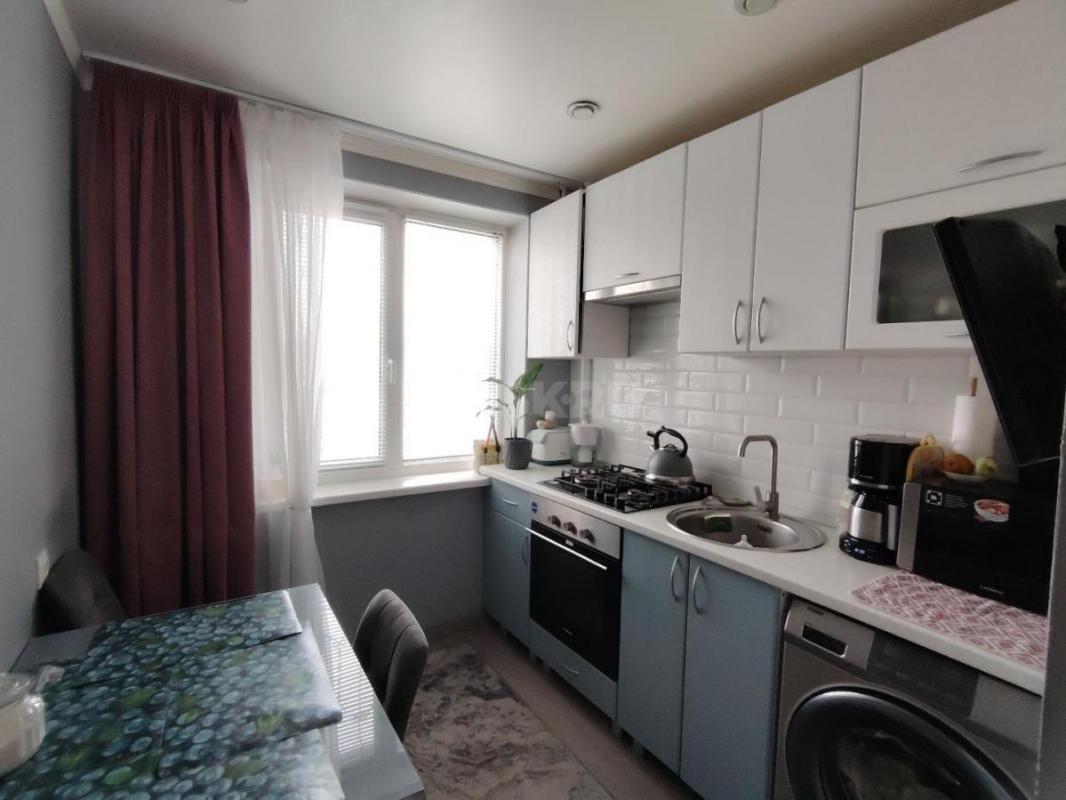 Продаётся уютная трёхкомнатная квартира площадью 61.3 квадратных метра, расположенная на первом этаж - Орск