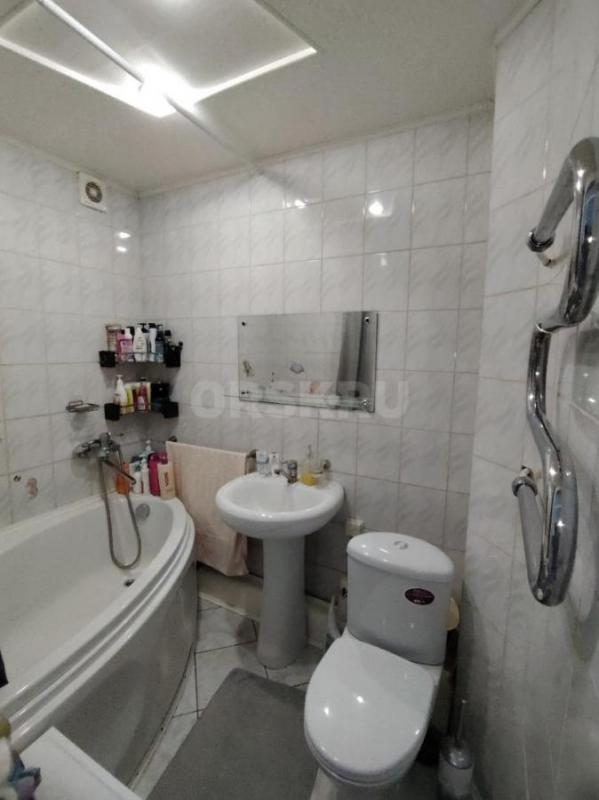 Продаётся уютная трёхкомнатная квартира площадью 61.3 квадратных метра, расположенная на первом этаж - Орск