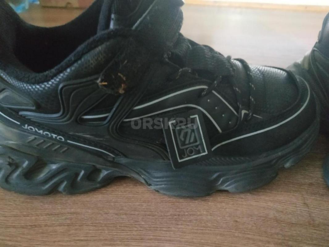 Срочно продам мальчиковые кроссовки, 38 размер, стопа 22 см, одели несколько раз, стали малы, покупа - Орск