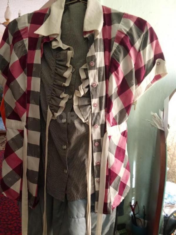 Продам  в отличном состоянии  вещи на девушку  . юбочки и блузки. - Орск