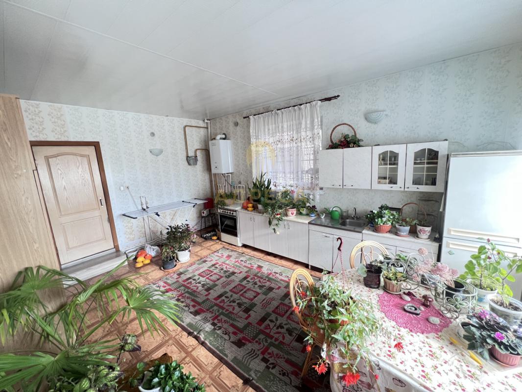 Продаётся 2-х этажный дом с земельным участком площадью 9 соток. - Кувандык