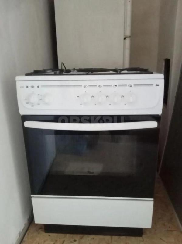 Газ плиту (верх газ, духовой шкаф электрический). 2010 год. - Орск