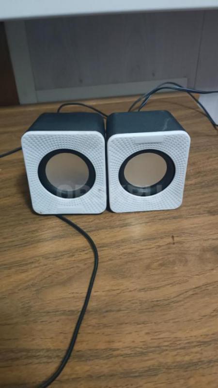 Продам нетбук, характеристики на фото, зарядник не много отходит, колонки в подарок, торг - Орск