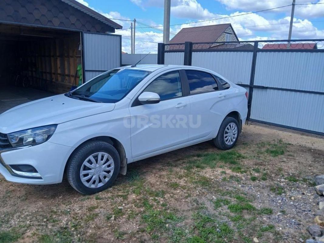 Лада Веста 2019 года выпуска комплектация комфорт состояние отличное - Новоорск