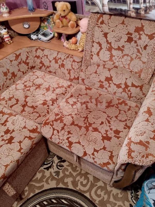 Продам в отличном состоянии угловой диван, две ниши для белья, раскладывается - Орск