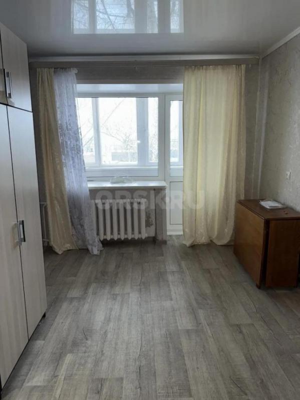 Сдам 1 комнатную квартиру в районе возала, рядом остановка ТЗБ ,Транспортная,с застеклённым балконом - Орск