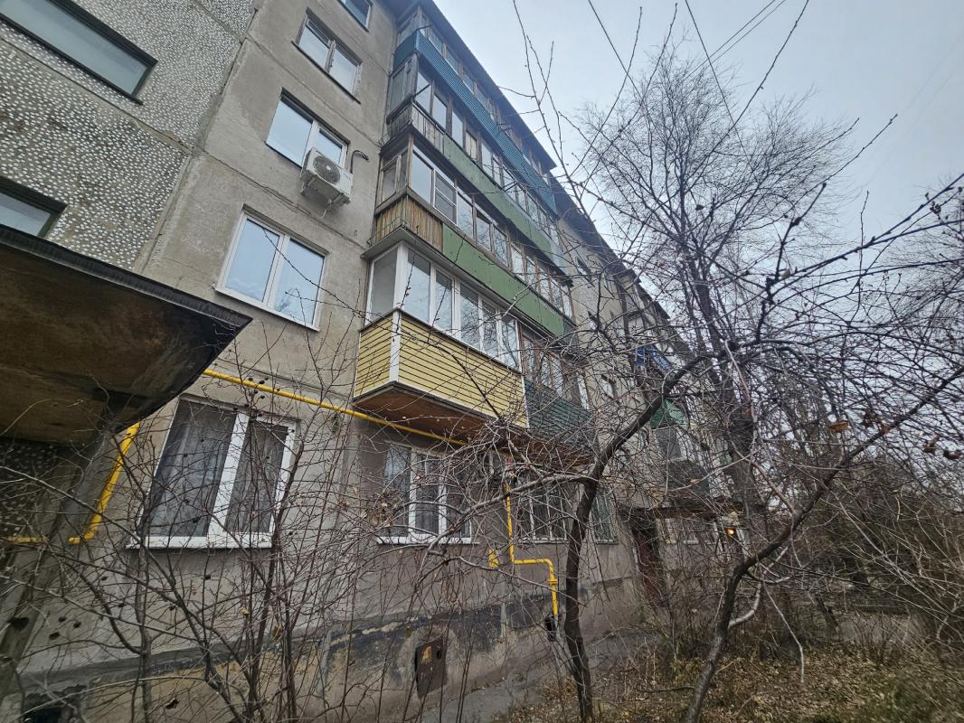 > В Новотроицке продаётся светлая 2-комнатная квартира на втором этаже!
>
> Адрес: ул. - Новотроицк