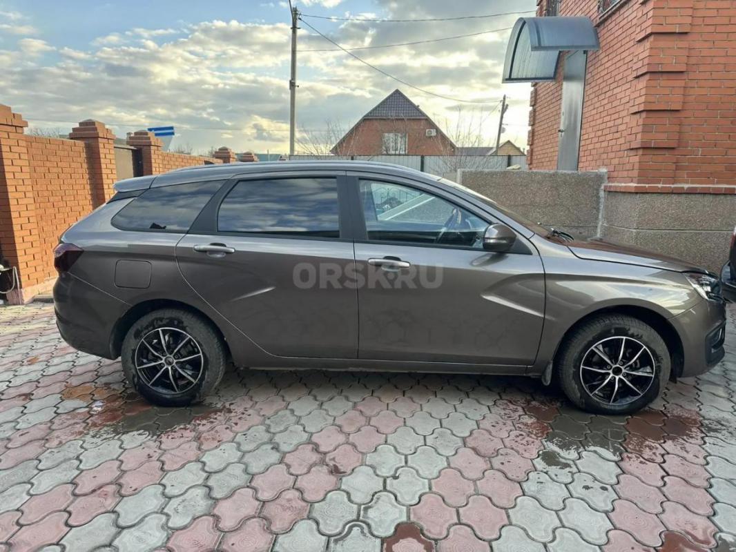 Продам в связи с переездом, машина в отличном, куплена в декабре 2024 года - Орск