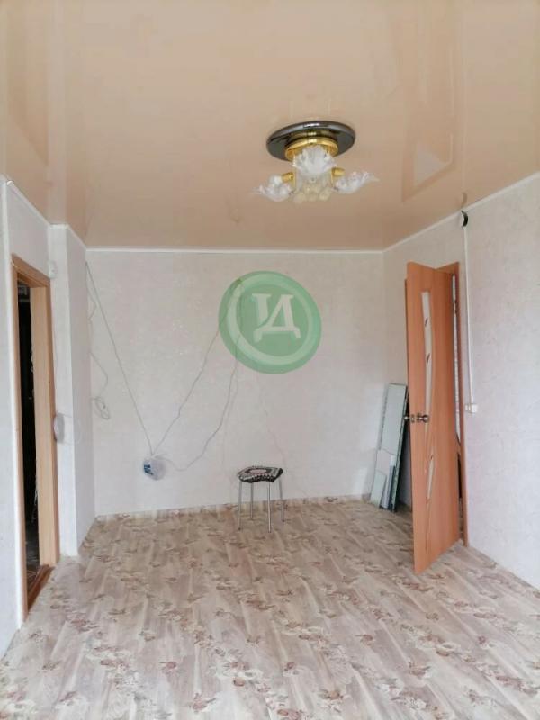В продаже двухкомнатная квартира в 7 мкрн. - Орск