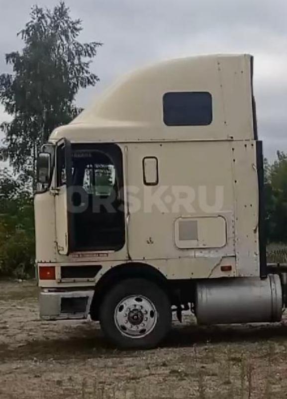 Продам седельный тягач Интернационал 9800. - Орск