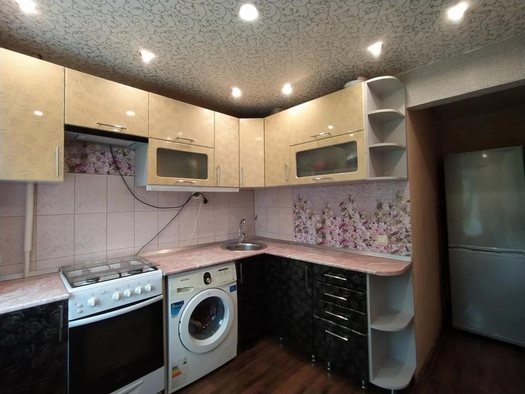 ПРОДАËТСЯ 2-Х КОМНАТНАЯ КВАРТИРА, НА 1 ЭТАЖЕ, 5-ТИ ЭТАЖНОГО КИРПИЧНОГО ДОМА. - Новотроицк