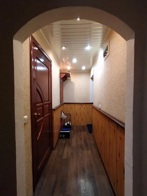 ПРОДАËТСЯ 2-Х КОМНАТНАЯ КВАРТИРА, НА 1 ЭТАЖЕ, 5-ТИ ЭТАЖНОГО КИРПИЧНОГО ДОМА. - Новотроицк