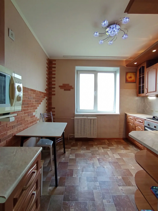 В продаже  2-комнатная квартира улучшенной планировки по адресу:  г. - Новотроицк