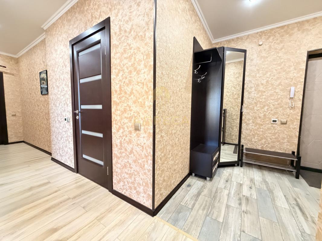 Продается квартира, полностью с ремонтом, расположенная на 14-м этаже 17 этажного дома. - Оренбург