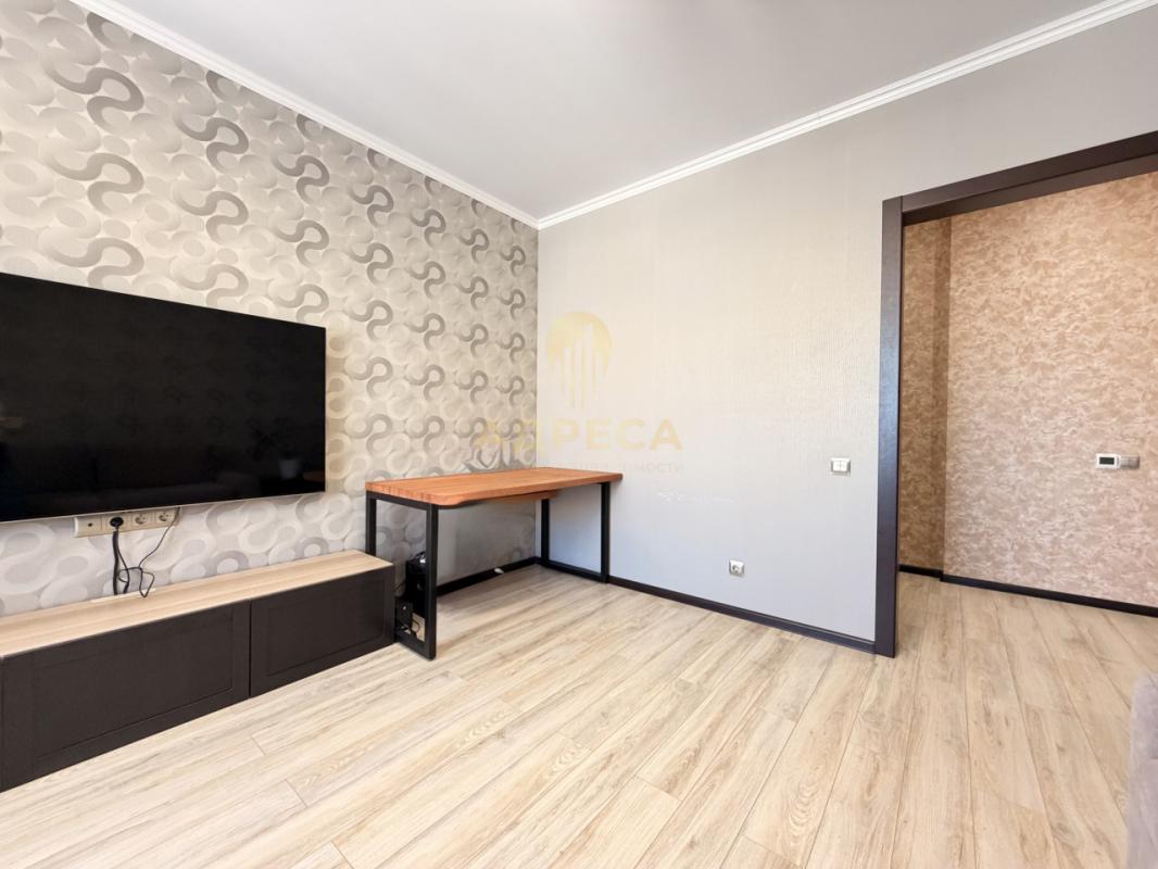 Продается квартира, полностью с ремонтом, расположенная на 14-м этаже 17 этажного дома. - Оренбург