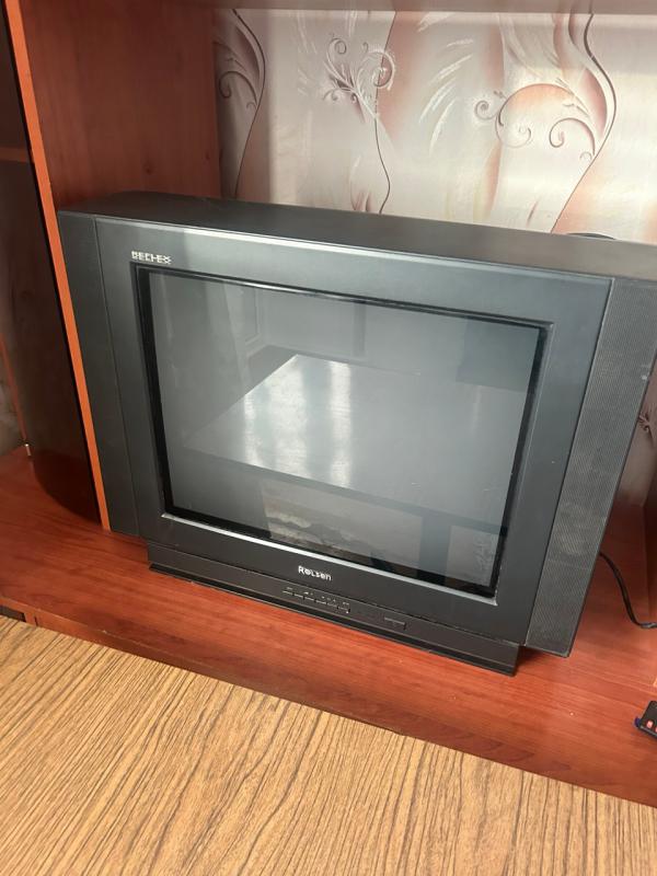 Продам: горка -1200руб., тумбочки-500руб., телевизор-500руб., стиральная машинка - 3000руб., газовая - Новотроицк
