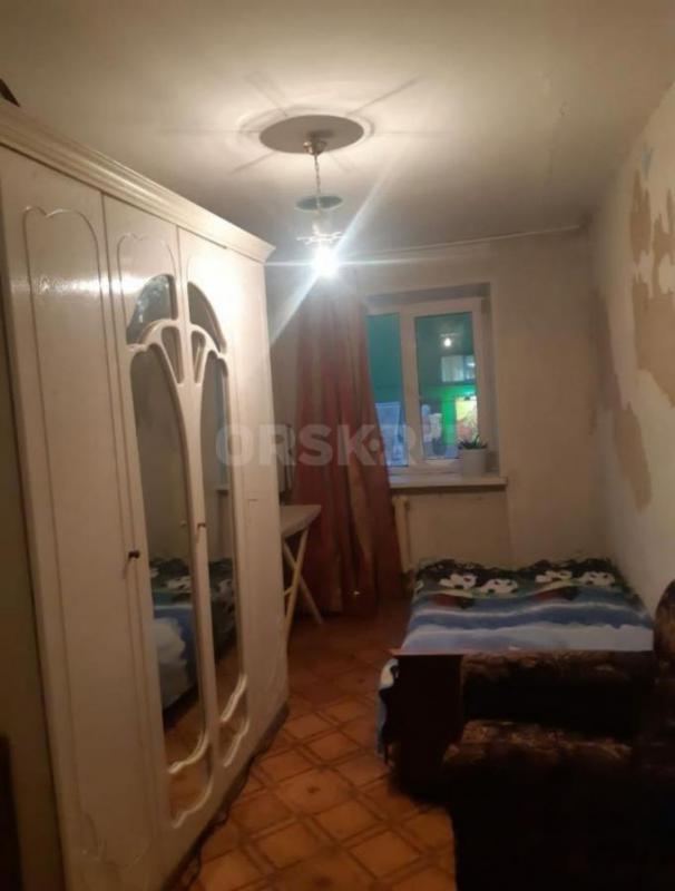 Продаю свою квартиру в центре города,3 комнаты и общей площадью 57 квадратов, 2 этаж пятиэтажного до - Орск