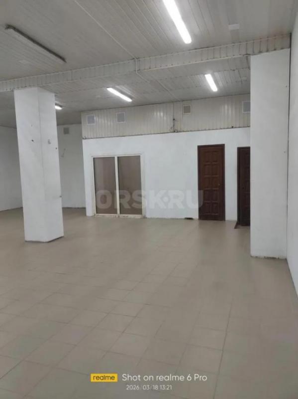 Сдам в аренду магазин, состоящий из двух помещений -250 и 120 кв. - Орск