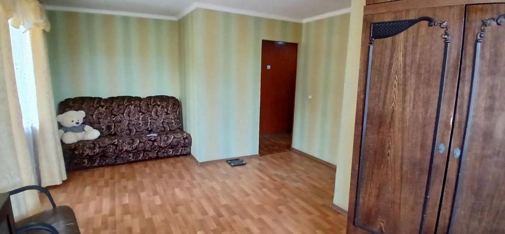 Предлагаем Вашему вниманию светлую уютную квартиру  с хорошими ремонтом по приемлемой цене
• г. - Новотроицк