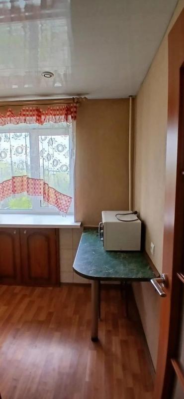 Предлагаем Вашему вниманию светлую уютную квартиру  с хорошими ремонтом по приемлемой цене
• г. - Новотроицк