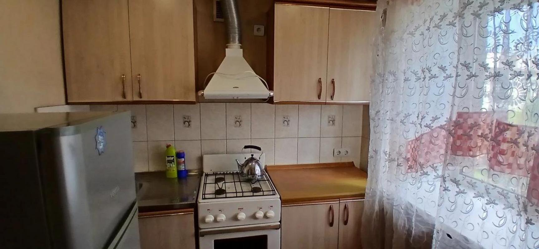 Предлагаем Вашему вниманию светлую уютную квартиру  с хорошими ремонтом по приемлемой цене
• г. - Новотроицк