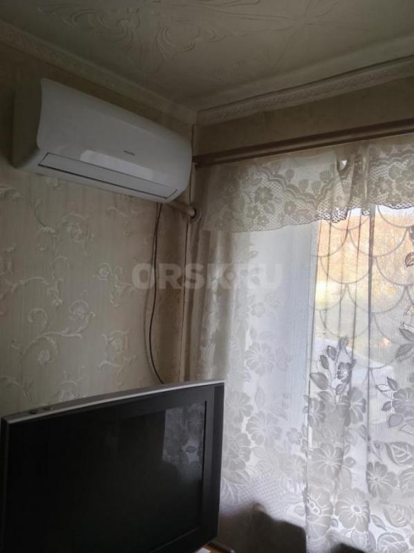 Продам квартиру на 1 м этаже, по улице Шелухина, привокзальный район, очень хорошее расположение, це - Орск