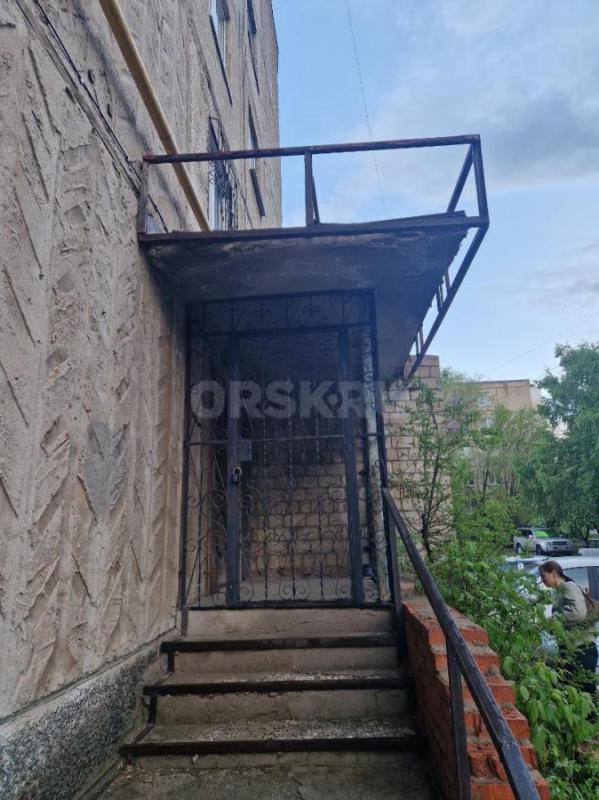 Требуется бригада для ремонта козырька: 
1. - Орск