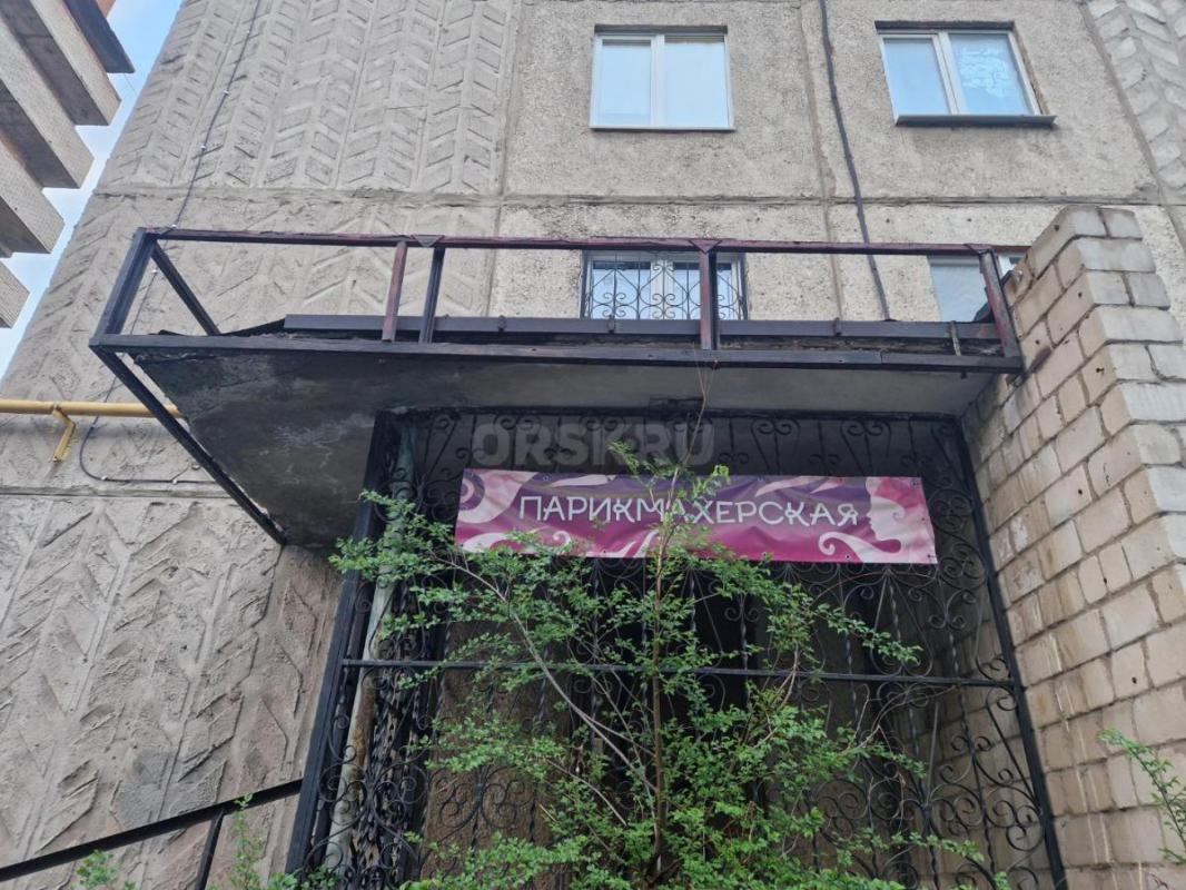 Требуется бригада для ремонта козырька: 
1. - Орск